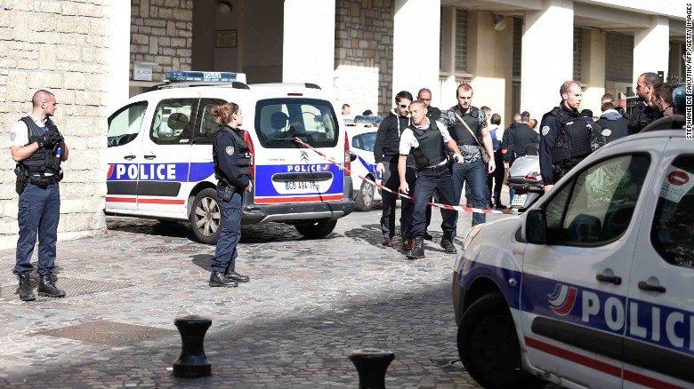 170809091844 02 paris soldiers incident 0809 exlarge 169