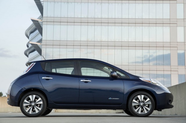Primera Vista Fotos Filtradas de Nuevo Coche Eléctrico Nissan Leaf 2017 nissan leaf 100581916 m
