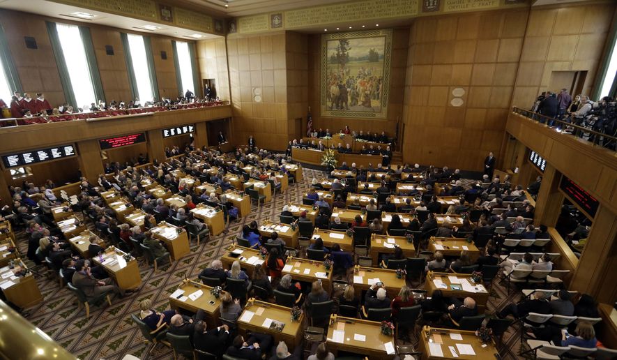 Proyecto de Ley de Aborto de Oregón Abre Puertas Para Inmigrantes Ilegales AP 17173003508975 c0 217 5184