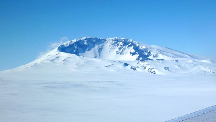 Estudio Descubre Volcán Masivo Escondido en Antártida aHR0cDovL3d3dy5saXZlc2NpZW5jZS5jb20vaW1hZ2VzL2kvMDAwLzA1OS8zNjEvb3JpZ2luYWwvNjQ1OTMuanBlZw