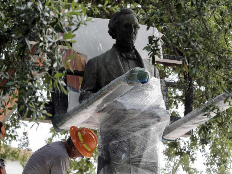 Universidad de Texas Decidió Remover Estatuas Confederadas