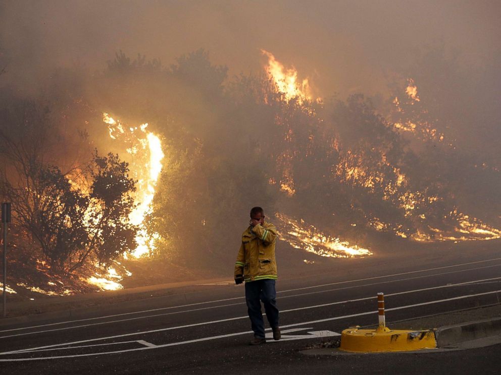 Incendios Forestales en el Norte de California Ha Matado a Al Menos 17 california wildfires 01 ap jef