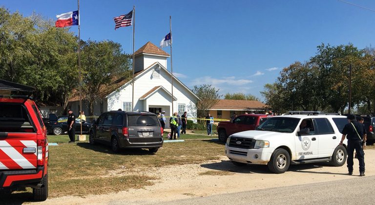 Tiroteo en Iglesia de Texas Mata “A la Mayoría de la Familia de la Iglesia”
