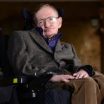 La silla de ruedas de Stephen Hawking’s vendida por $392,000 silla de ruedas Stephen Hawking, subasta silla de ruedas, subasta Isaac Newton, Charles Darwin, Albert Einstein, fundación Stephen Hawking