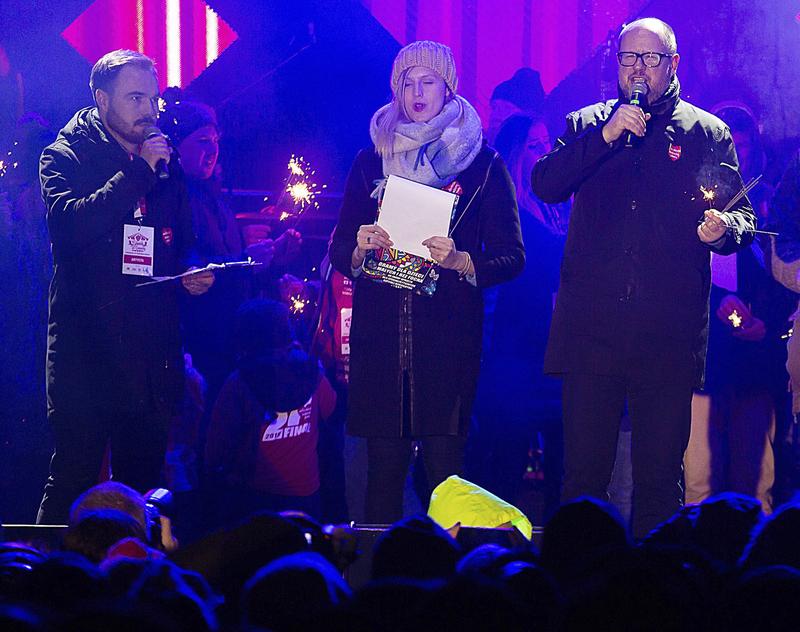 Alcalde de la ciudad polaca, Gdansk, murió después de ser apuñalado en el escenario