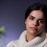 Mujer saudita que huyó de su familia recibe asilo en Australia