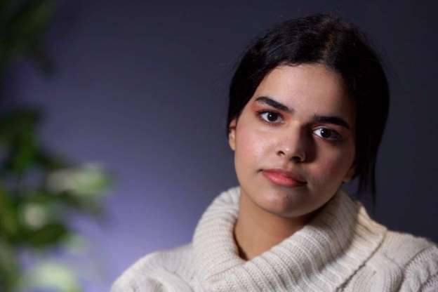 Mujer saudita que huyó de su familia recibe asilo en Australia Mujer saudita que huyó de su familia recibe asilo en Australia