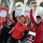Profesores de LA llegan a un acuerdo con LAUSD que podría poner fin a su huelga