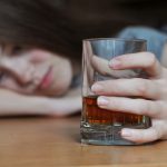El consumo excesivo de alcohol en la adolescencia puede causar daños irreparables