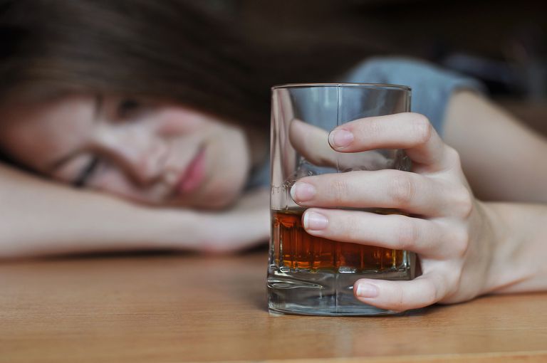 El consumo excesivo de alcohol en la adolescencia puede causar daños irreparables